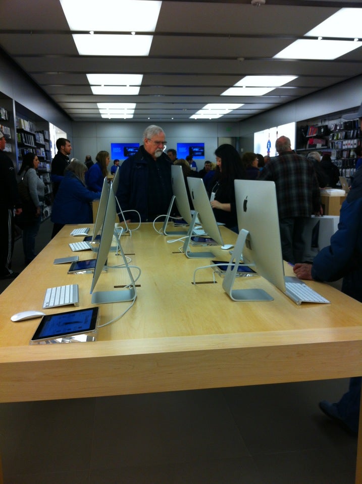 Apple Store, 50 Holyoke St, Holyoke, Massachusetts, Electronic