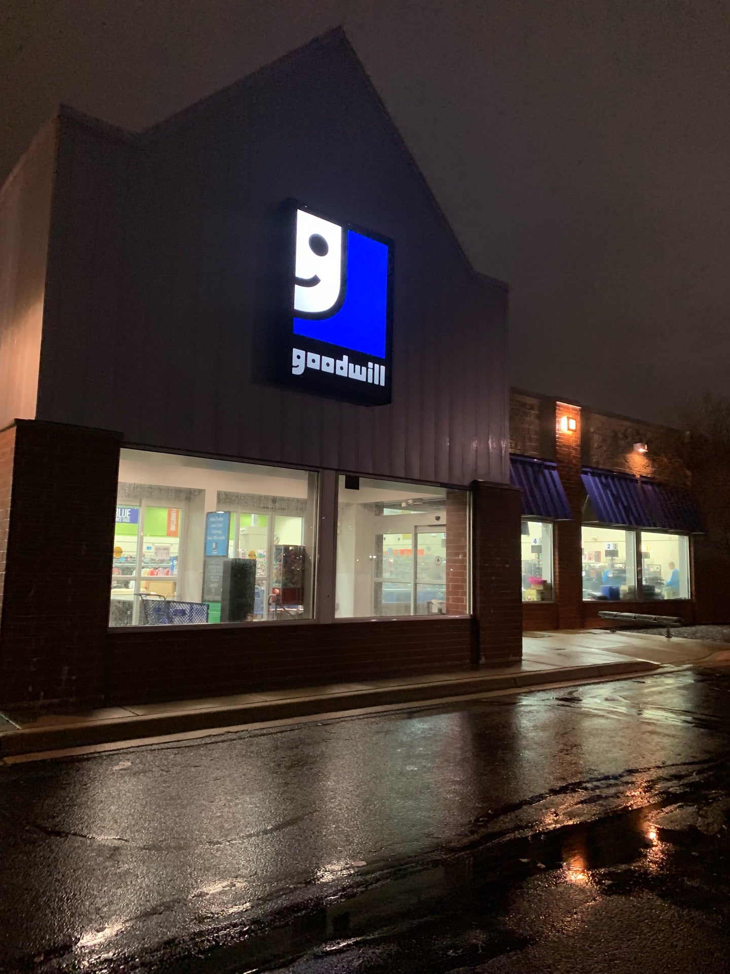 Goodwill, 539 Fort Hill Dr, Naperville, Illinois, Organizations MapQuest