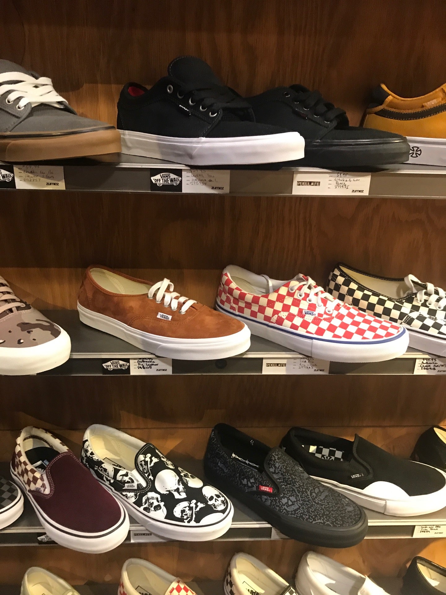 Zumiez, 420 Valley River Ctr, Ste F005, Eugene, OR, Clothing Retail