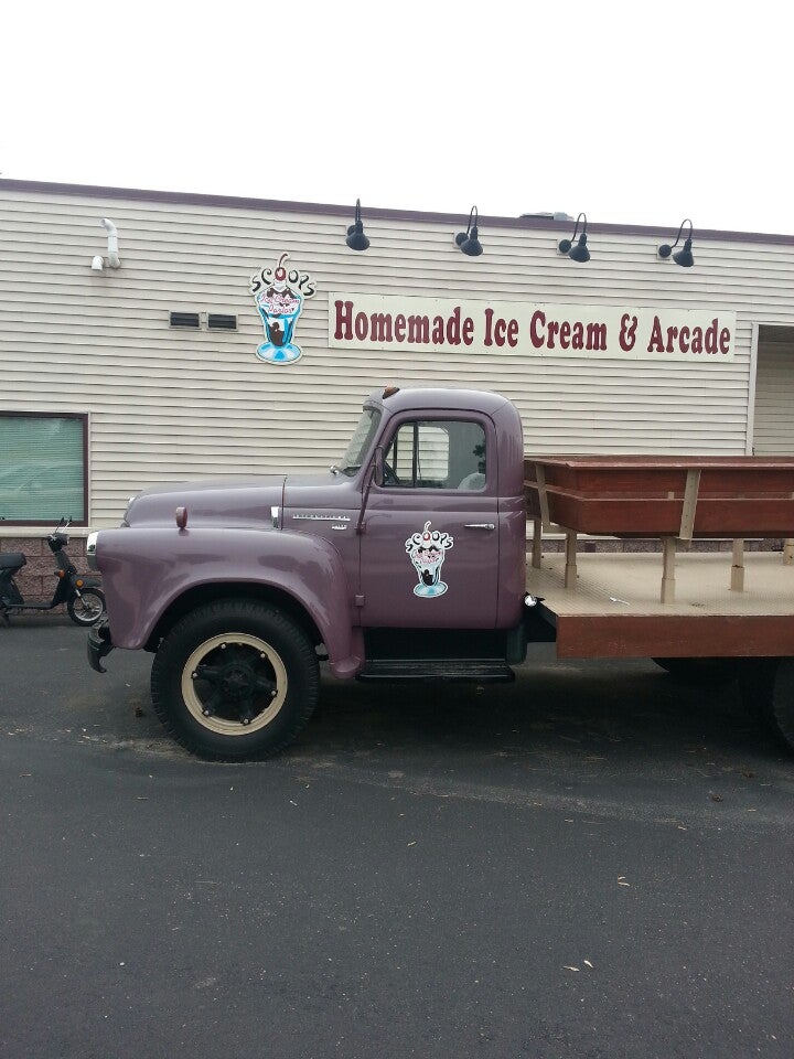 Scoops Ice Cream Parlor 131 E Chestnut St Chilton Wi Grocery Stores