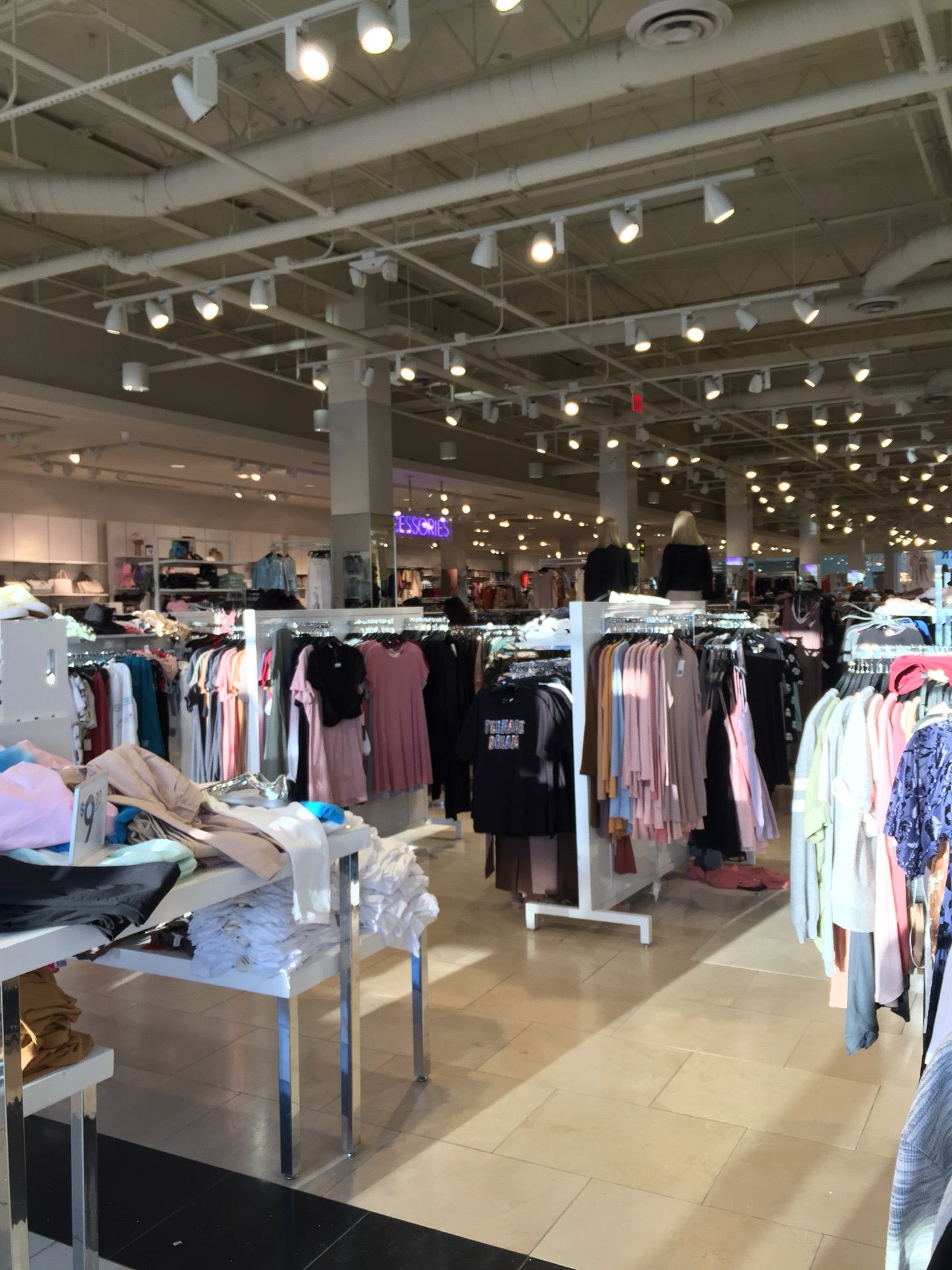 Forever21 Clothing Store, 1701 Sunrise Hwy