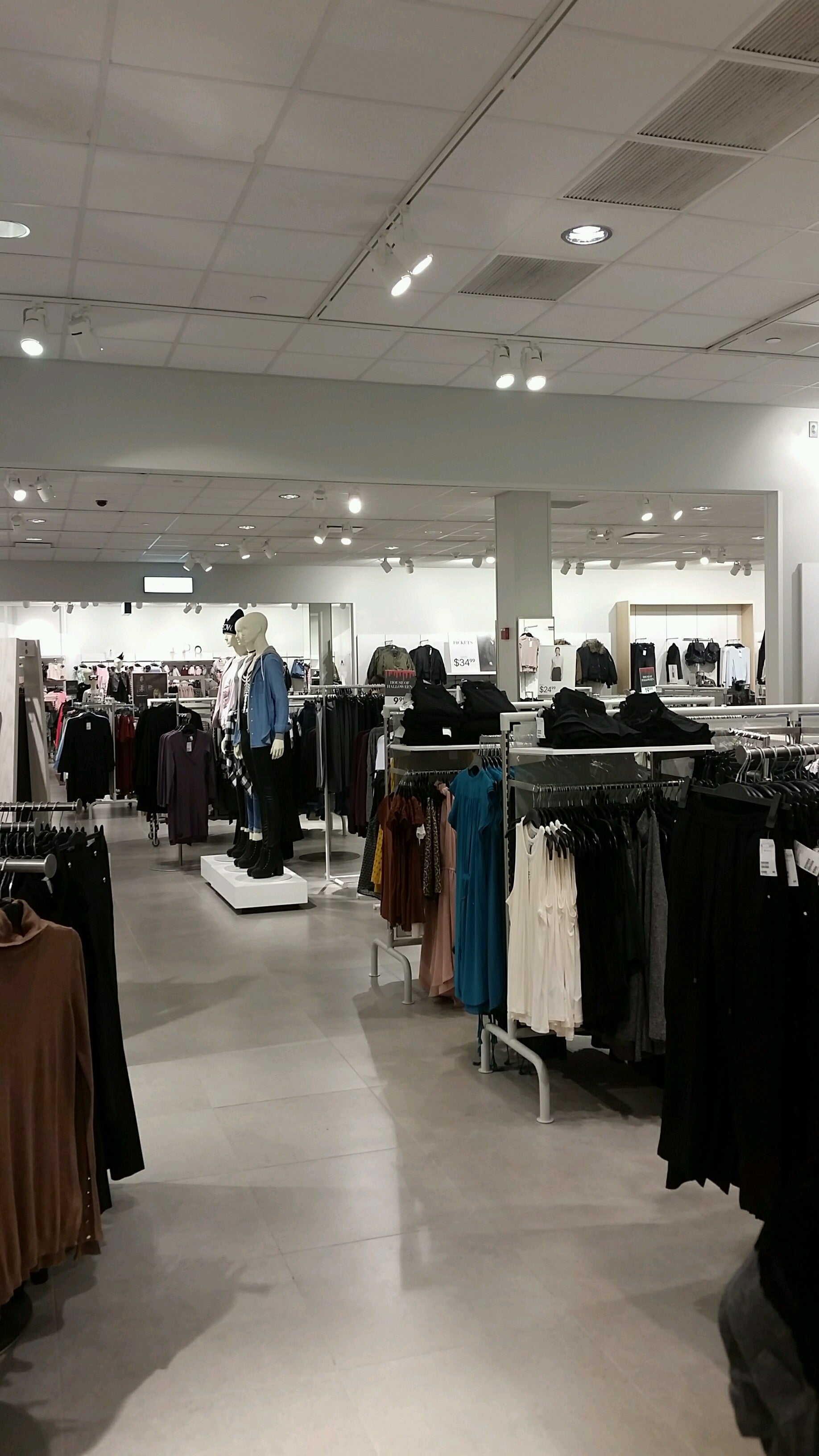 broadway mall h&m