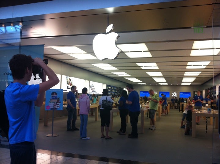 Apple store hours clearance ross park mall