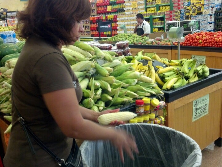 La Barata Supermarket, 8025 Vineland Ave, Sun Valley, CA, Grocery