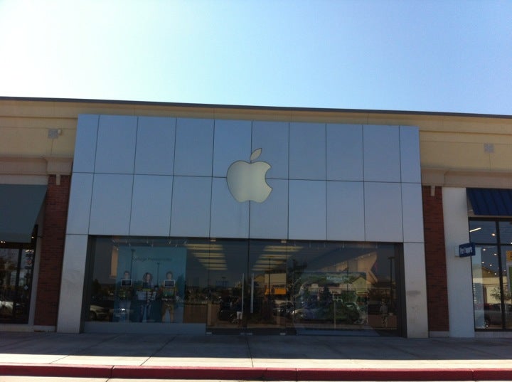 The Promenade Shops at Briargate - Apple Store - Apple