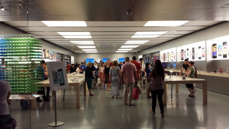 Apple store with iPads in Caesar's Palace shopping mall Las Vegas