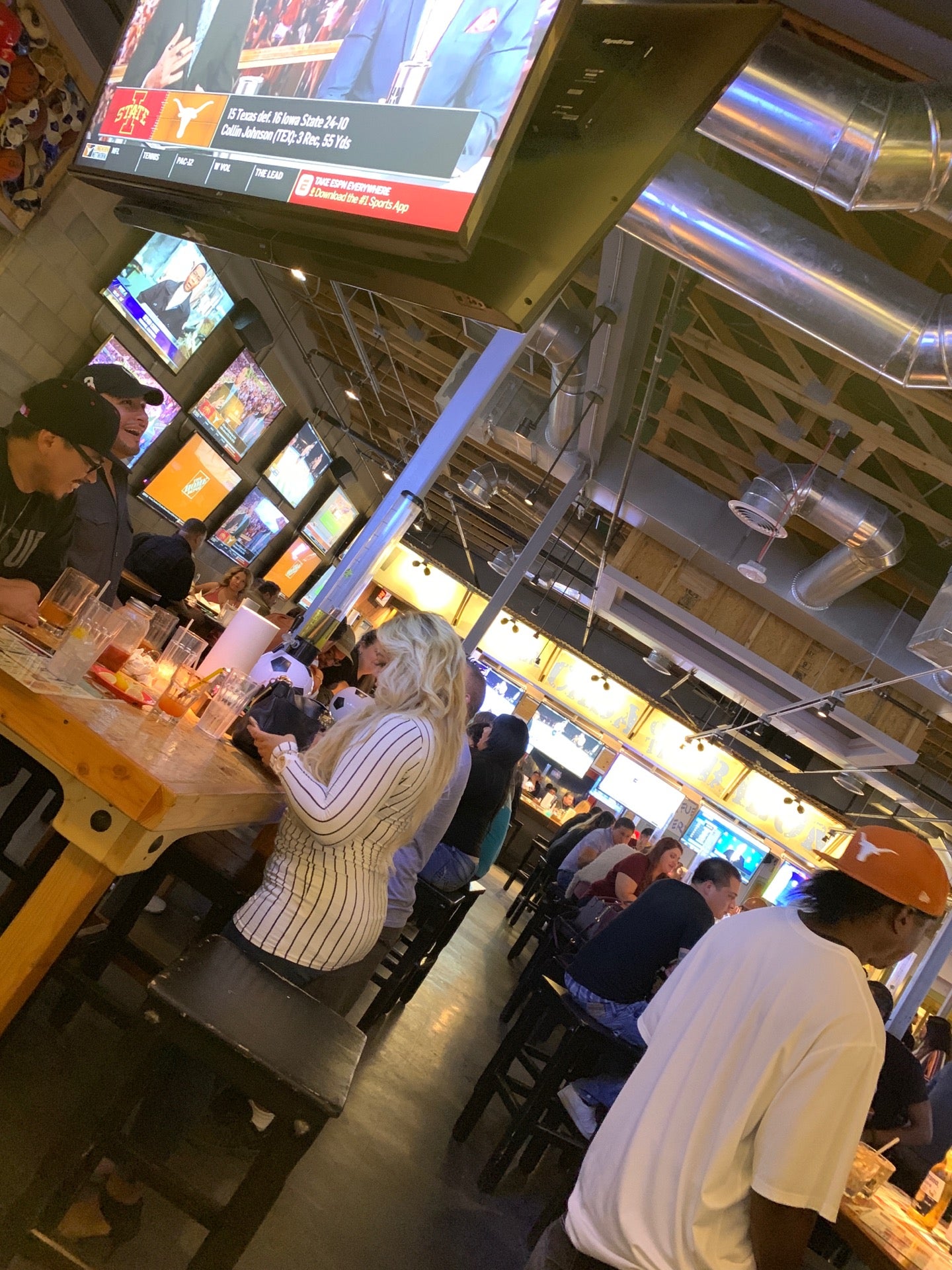 Ojos Locos Sports Cantina, 1620 E Copeland Rd, Arlington, TX, Bars