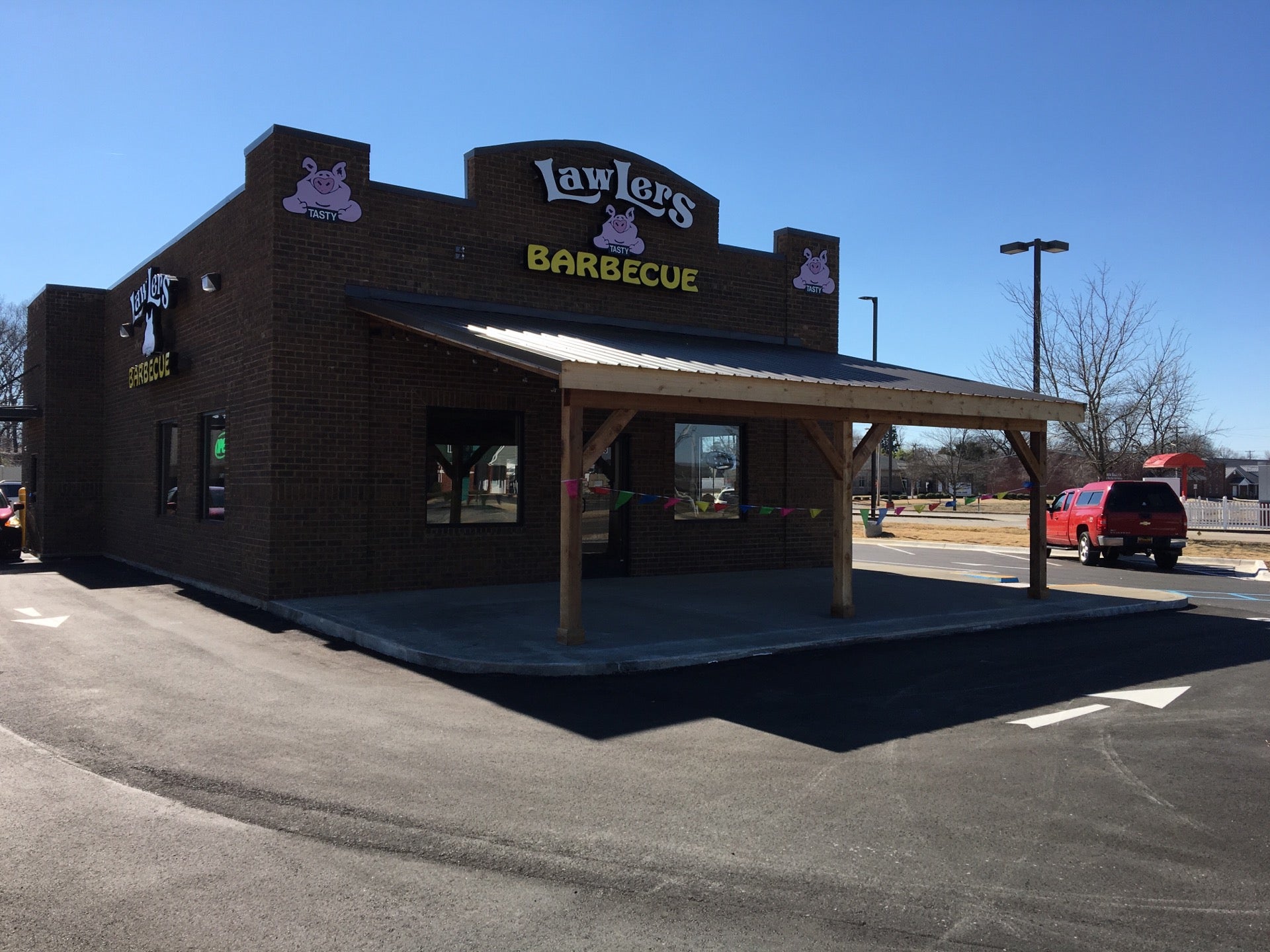 LawLers Barbecue, 808 Avalon Ave, Muscle Shoals, AL, Eating places