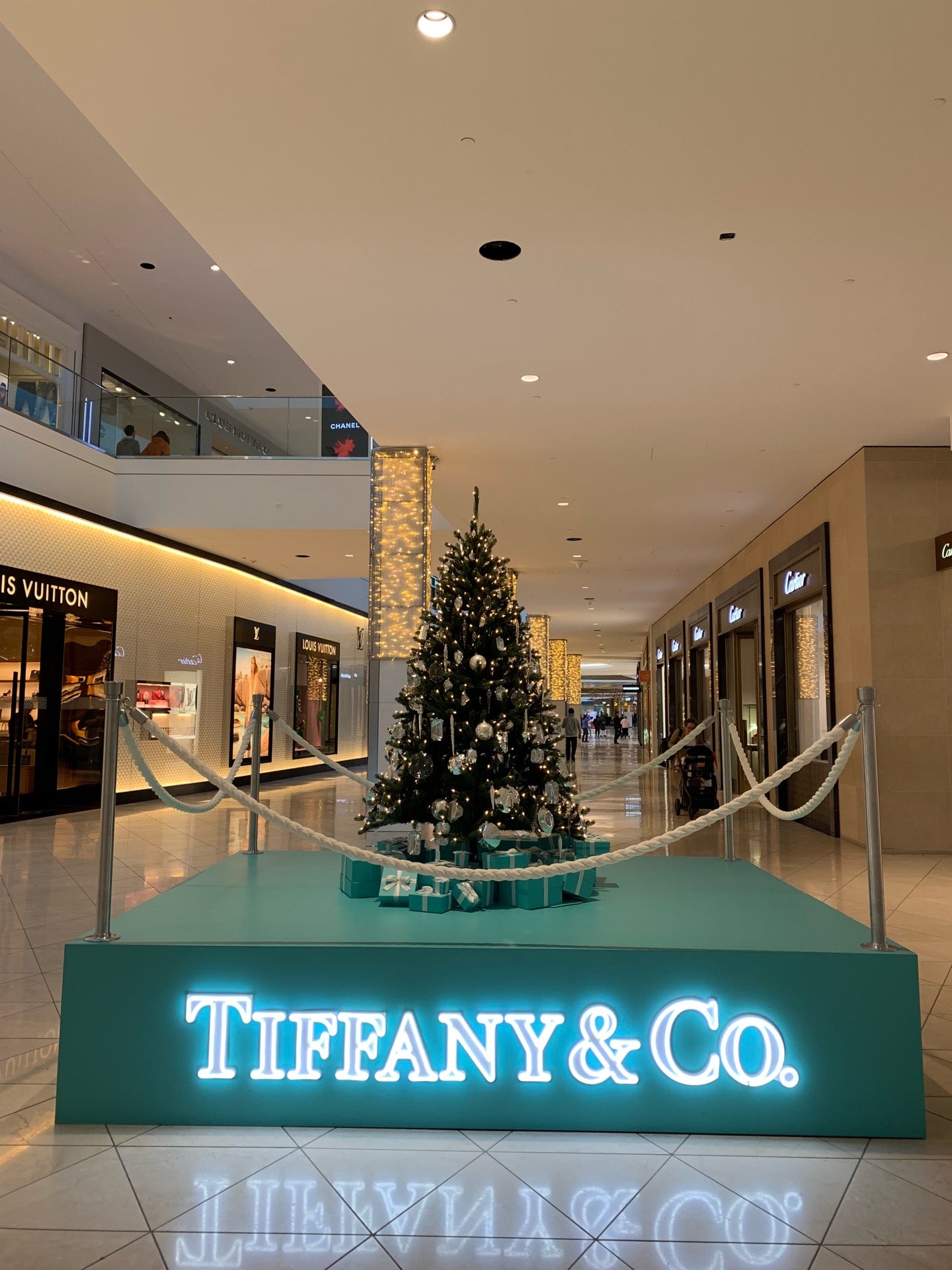 File:Tiffany & Co. Plaza at Westfield Valley Fair, San Jose