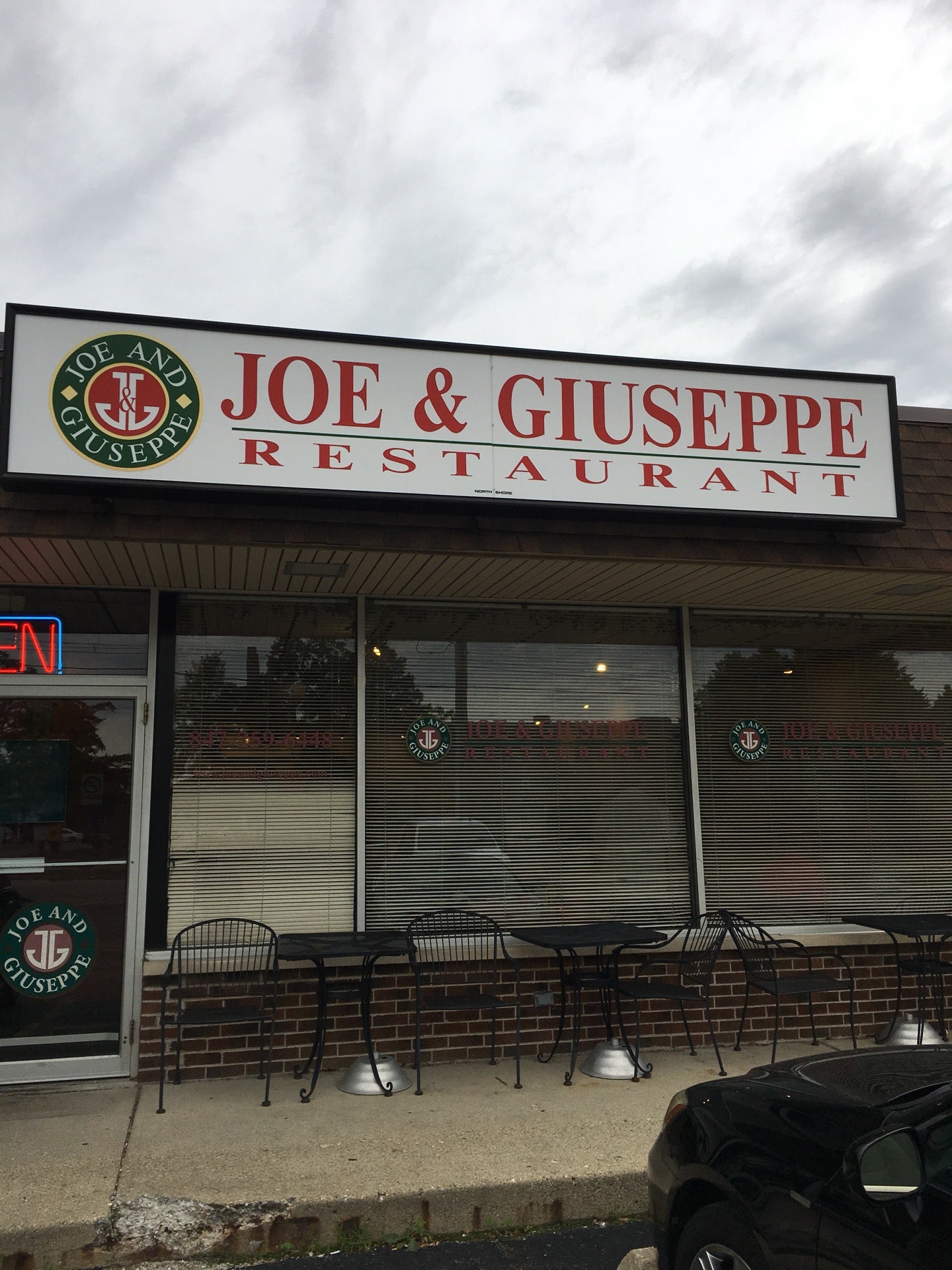 Joe & Giuseppe Italian Restaurant, 952 S Arthur Ave, Arlington Heights