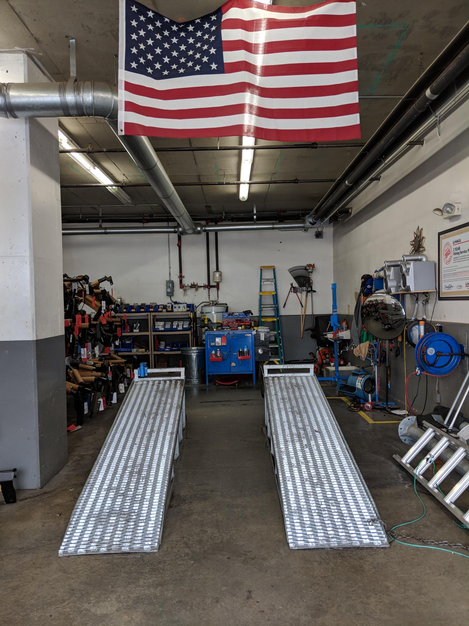 U Haul Storage Unit Auction 09 - 2hsxku9