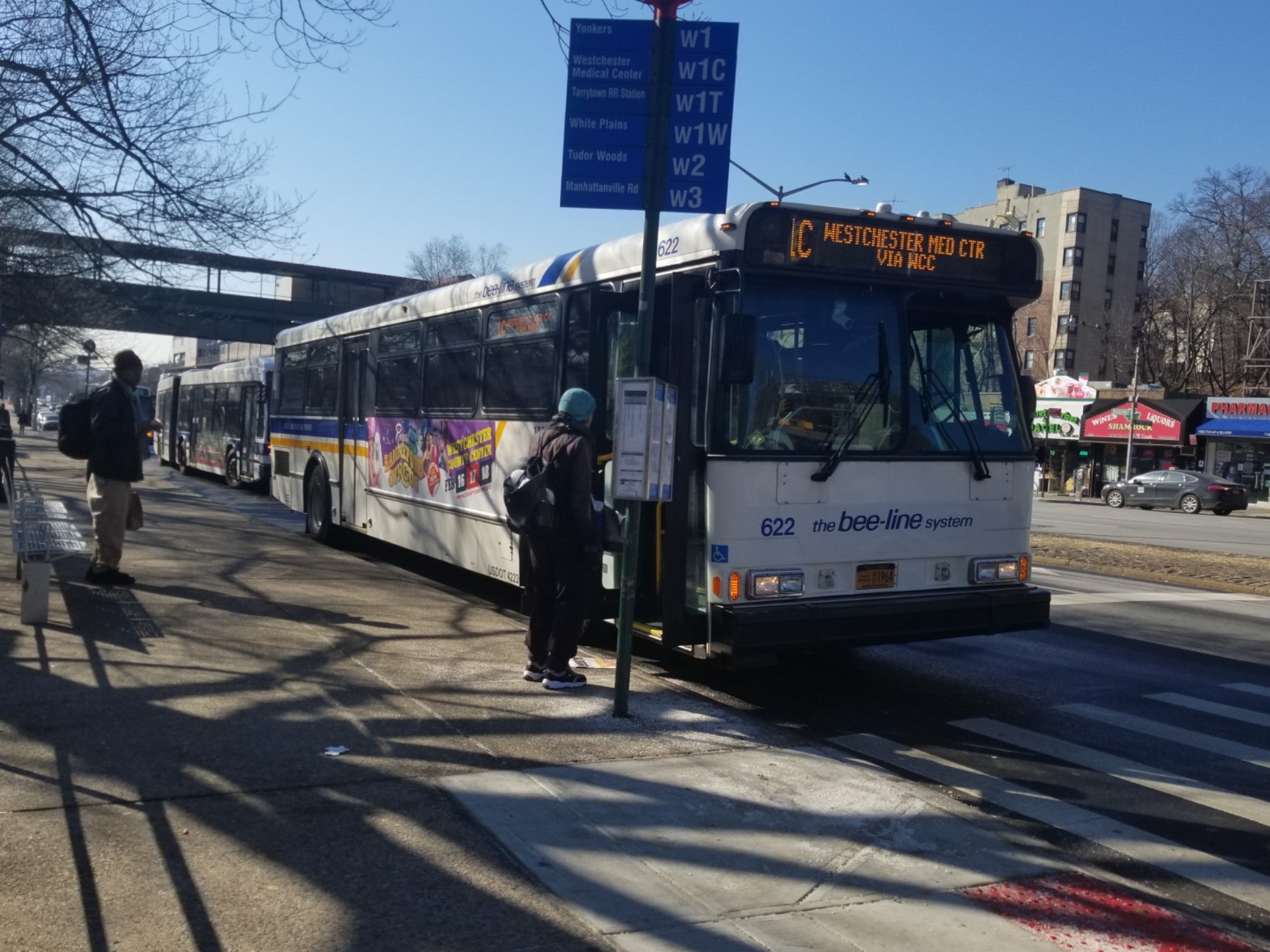 the-bee-line-system-bus-stop-broadway-242nd-st-bronx-ny-bus