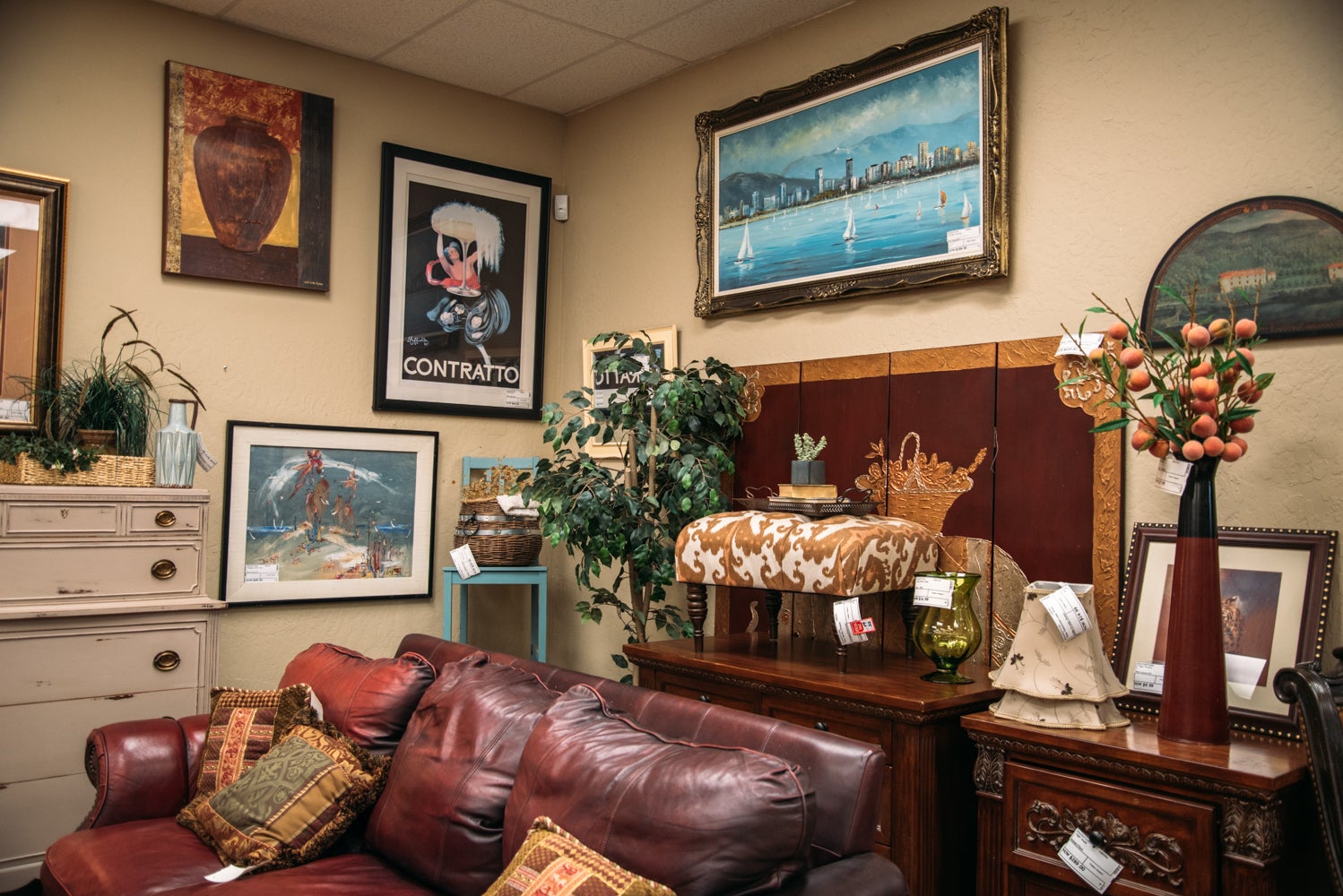 Finders Keepers Upscale Home Consignment Boutique, 2500 Zanella Way