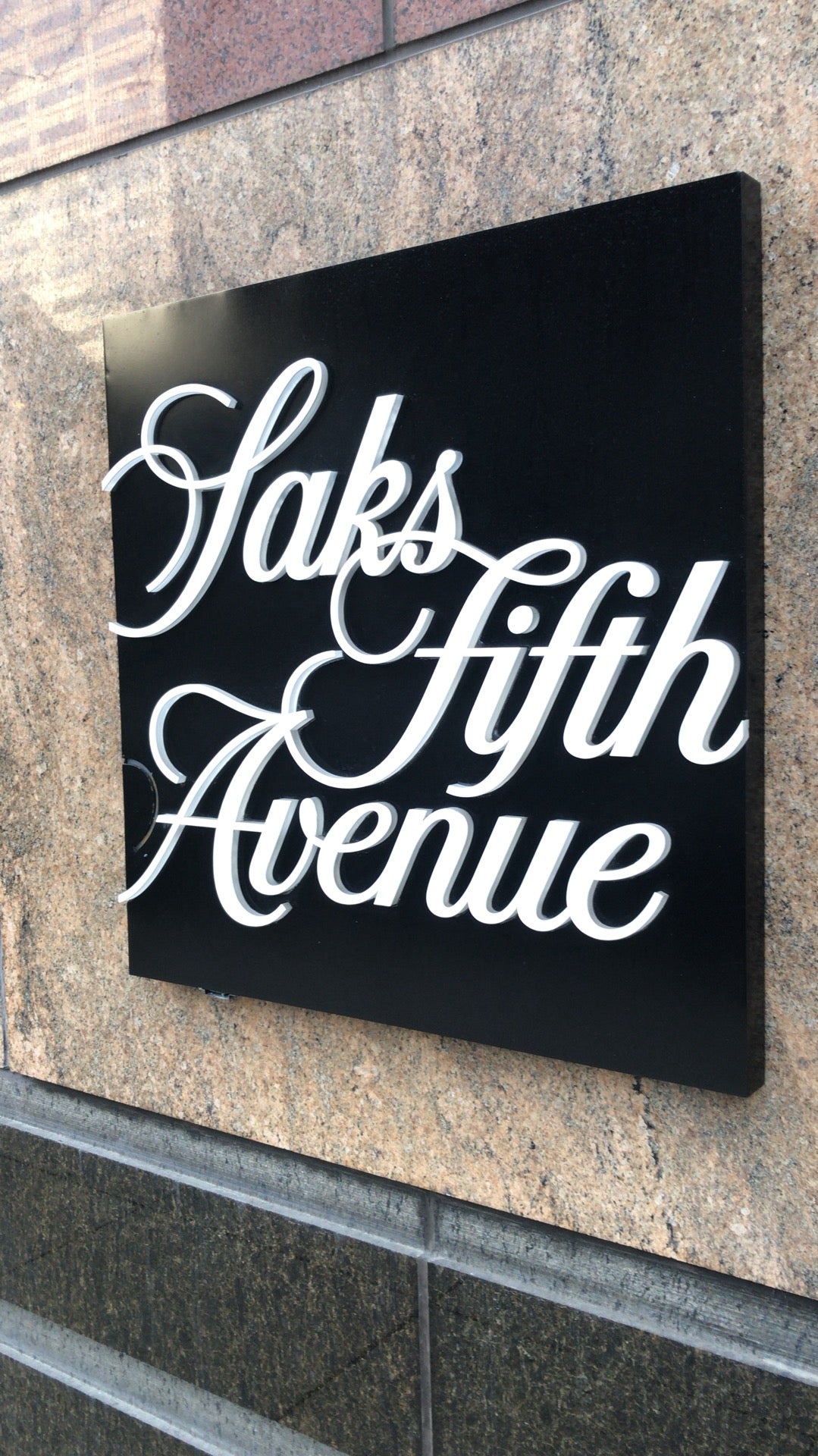 Saks Fifth Avenue 700 N. Michigan Av. Chicago, IL 60611 on 4URSPACE retail  profile
