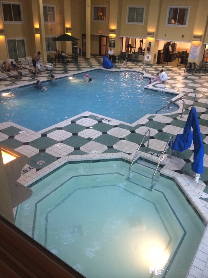 La Quinta Inn & Suites By Wyndham Milwaukee Bayshore Area, 5423 N Port