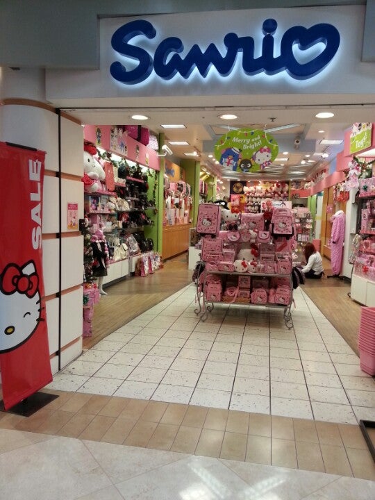 Sanrio Outlet Store - Grapevine Mills - 121 visitors