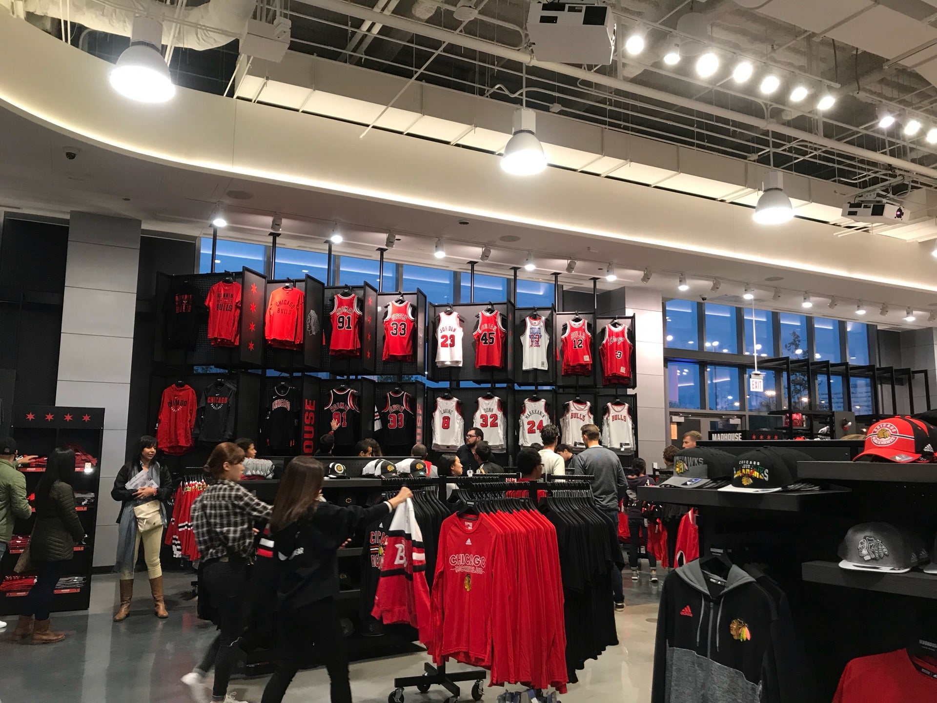 Madhouse Team Store  Shopping in United Center, Chicago