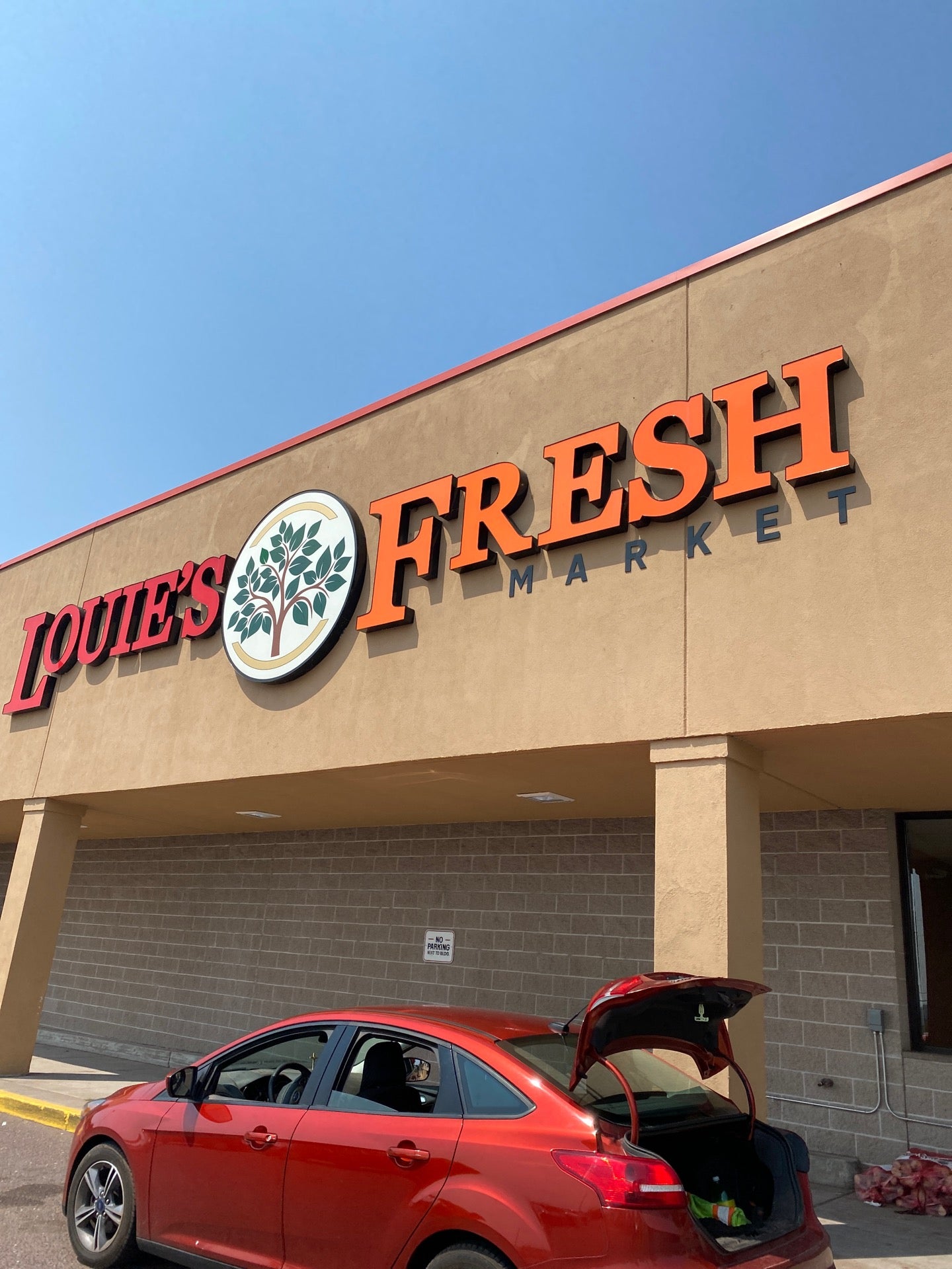 Louie's Fresh Market, 5400 Bridge St, Lake Linden, MI, Grocery Stores