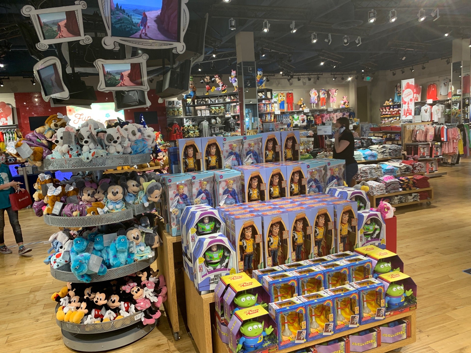 Disney store at Hershey Tanger Outlet closes; only one