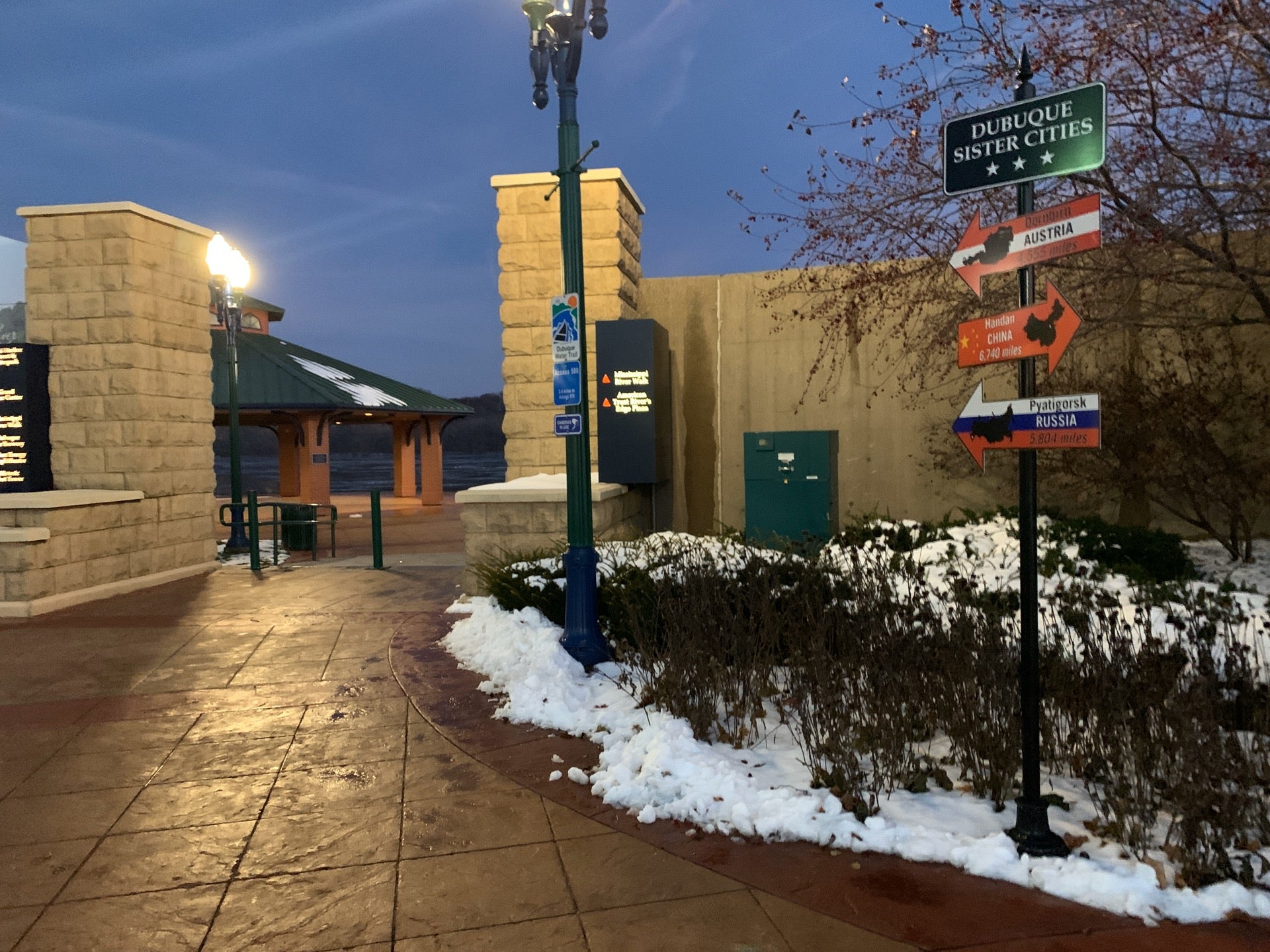 American Trust River's Edge Plaza, Dubuque, IA MapQuest