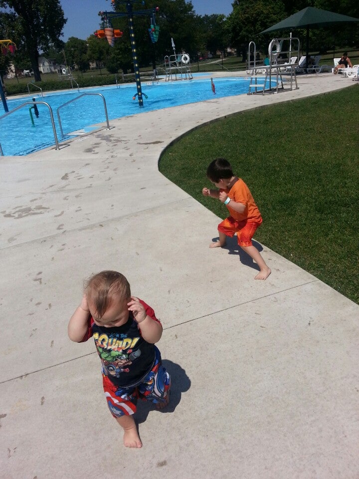 Cermak Family Aquatic Center, 7600 Ogden Ave, Lyons, IL, Swimming Pools