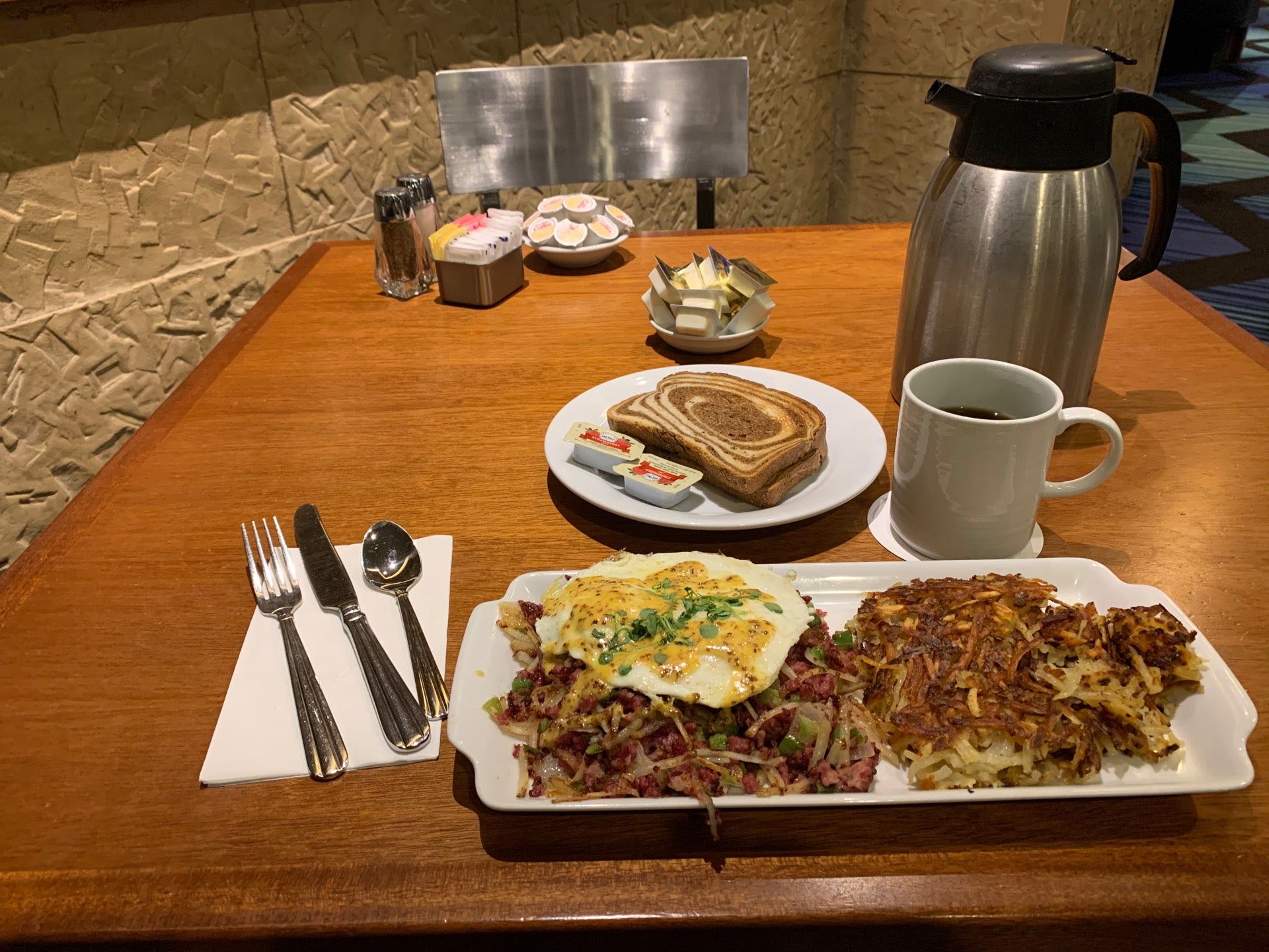 Pyramid Cafe, 3900 Las Vegas Blvd S, Las Vegas, NV, Burger Restaurants