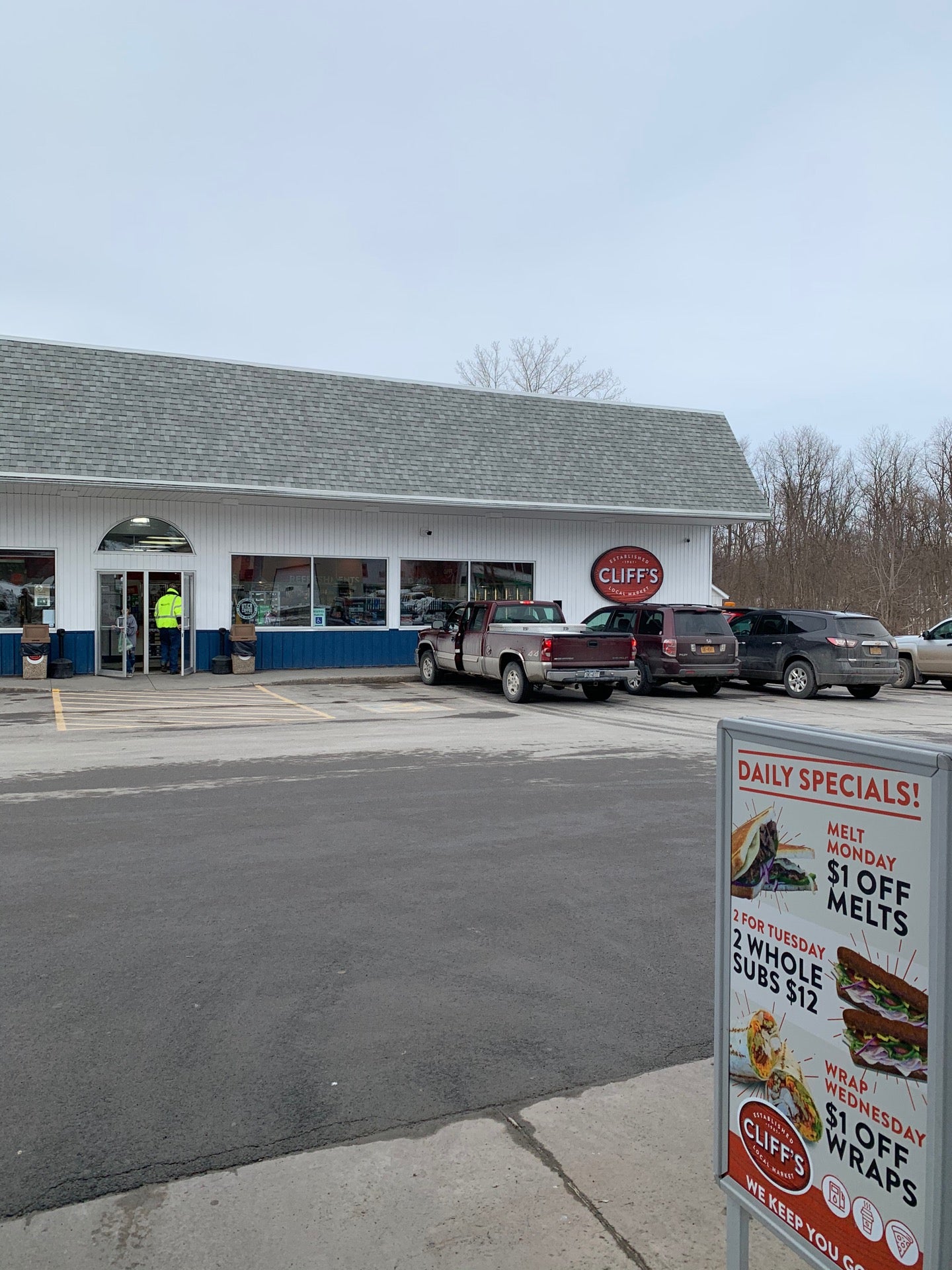 Cliff's Local Market, 9553 Pinnacle Rd, Sauquoit, NY, Gas Stations