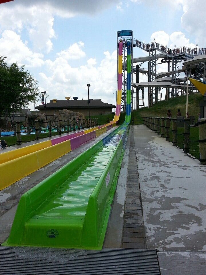 Hurricane Harbor Rockford, 7820 N Cherryvale Blvd, Cherry Valley, IL