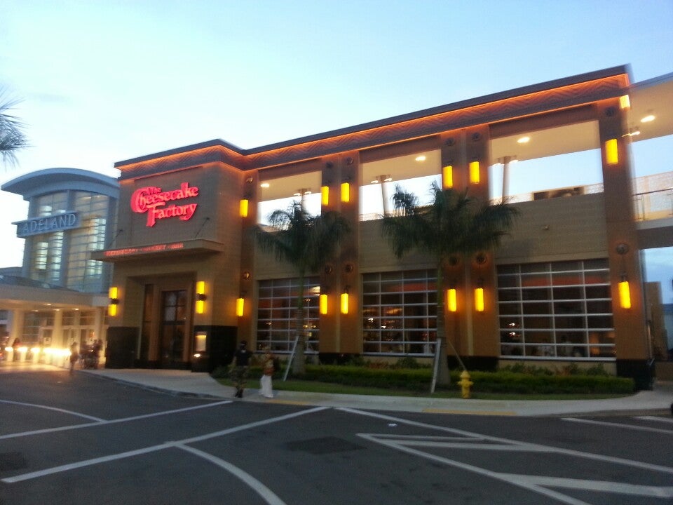 The Cheesecake Factory, 7497 Dadeland Mall Cir W, Miami, FL