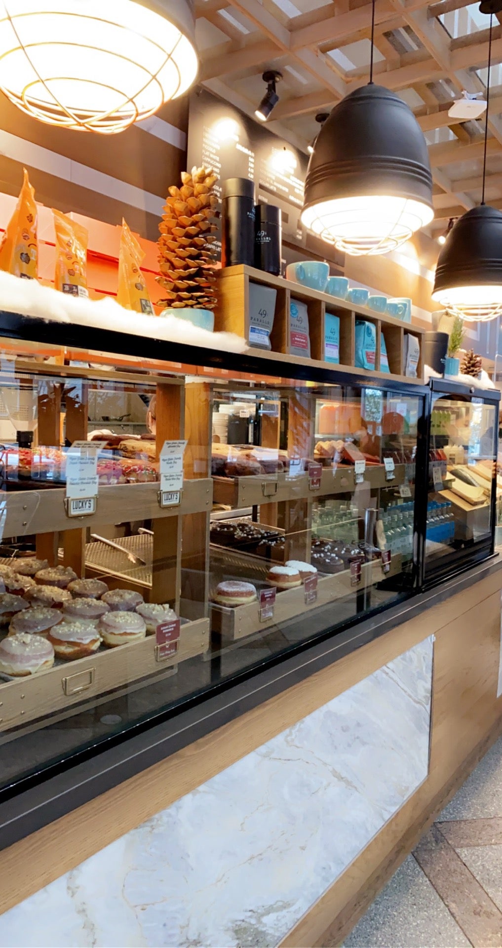 49th Parallel Café & Lucky's Doughnuts - THURLOW