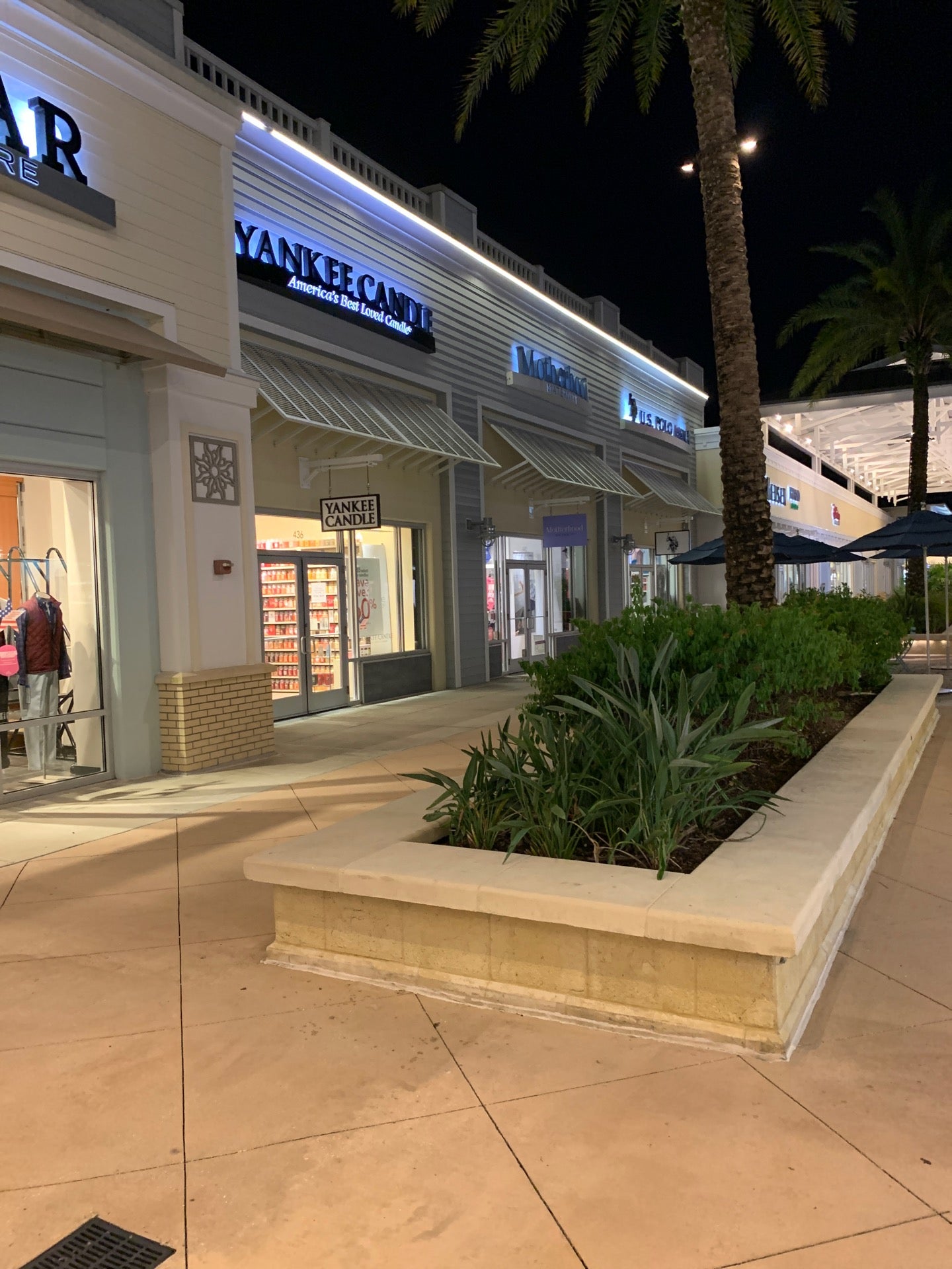 Tampa Premium Outlets, 2300 Grand Cypress Dr, Lutz, FL, Retail Shops
