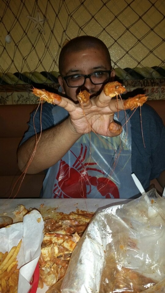 The Bucket Crabs and Crawfish in Norwalk California, 16441 Pioneer Blvd