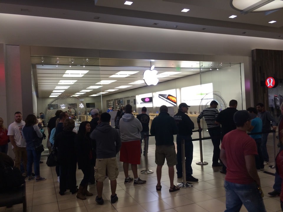 Fashion Place - Apple Store - Apple