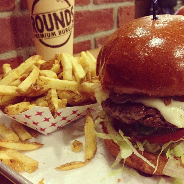 Round Premium Burgers, 885 S Indian Hill Blvd, Claremont, California