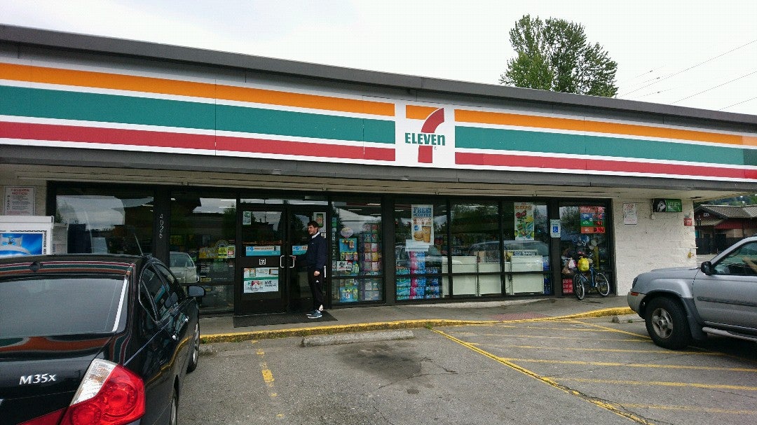 New convenience store opens in former Auburn 7-Eleven