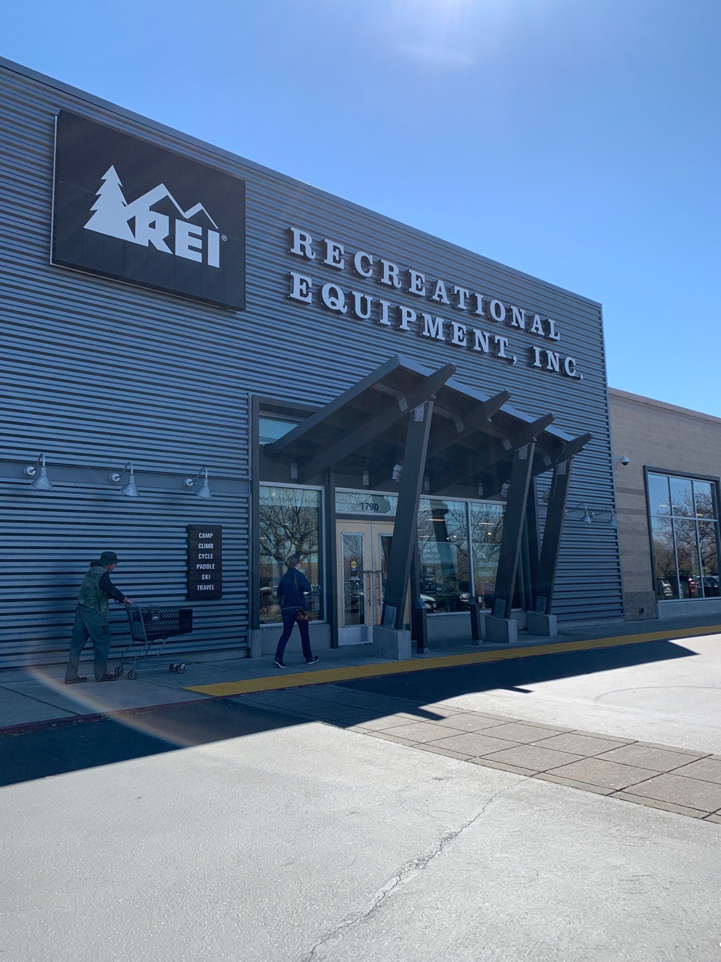 REI Sacramento Store - Sacramento, CA - Sporting Goods, Camping