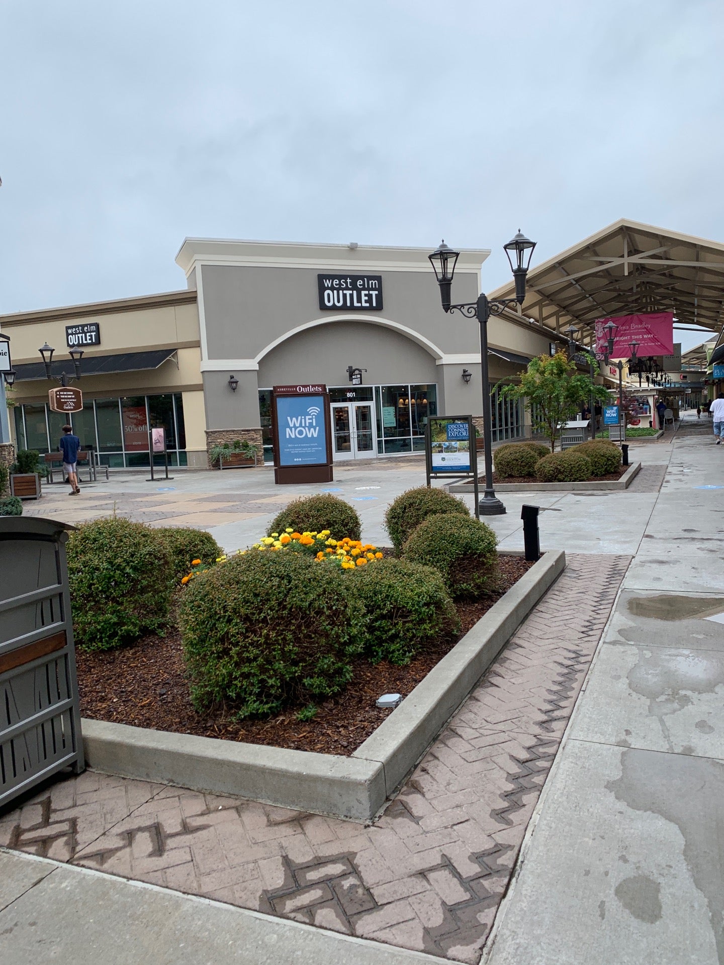 Le Creuset Outlet Store, 800 Brevard Rd, Asheville, North Carolina, Home  Centers - MapQuest