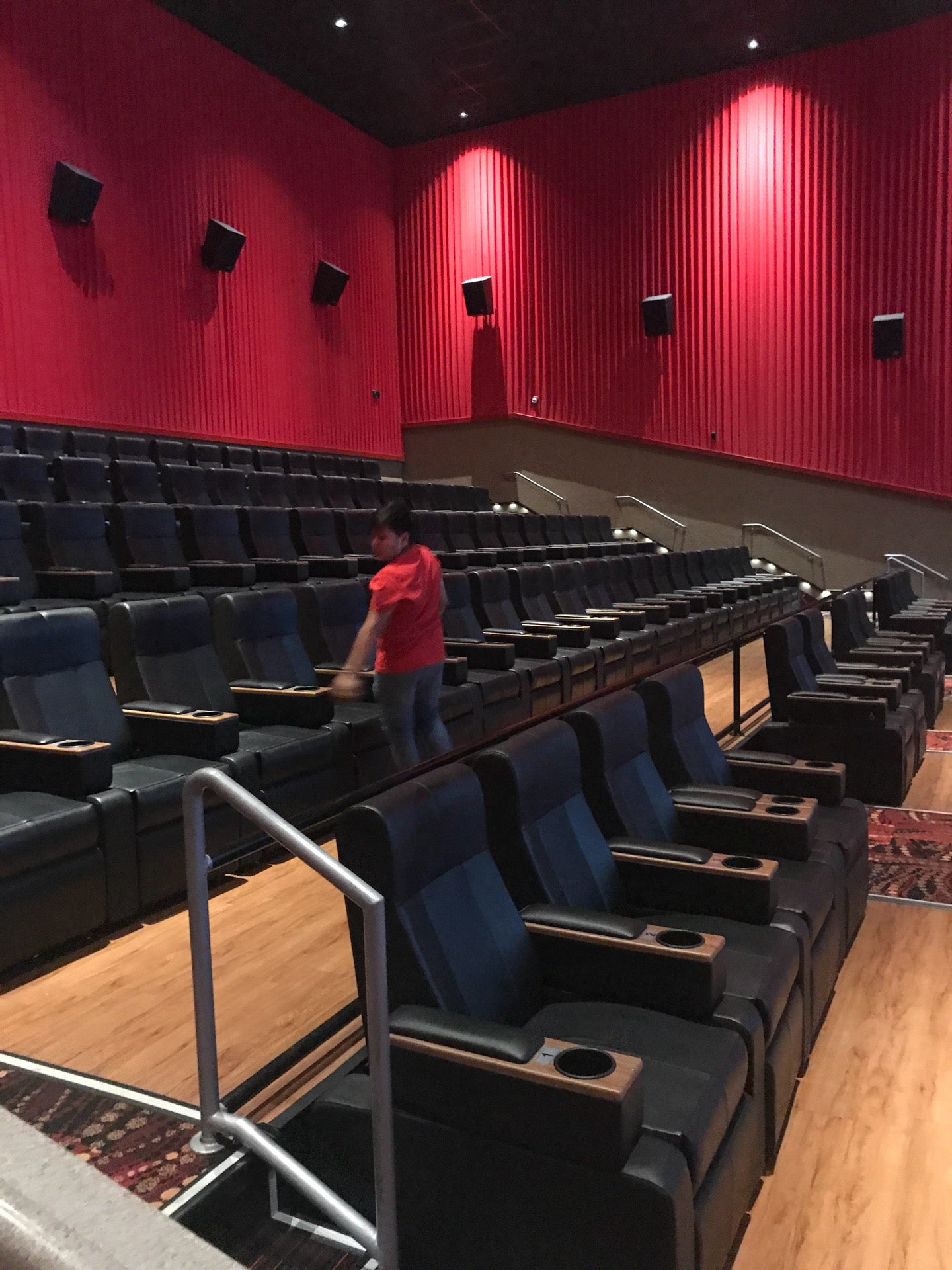 Movies Ontario Mills Edwards 06 - 0168se0