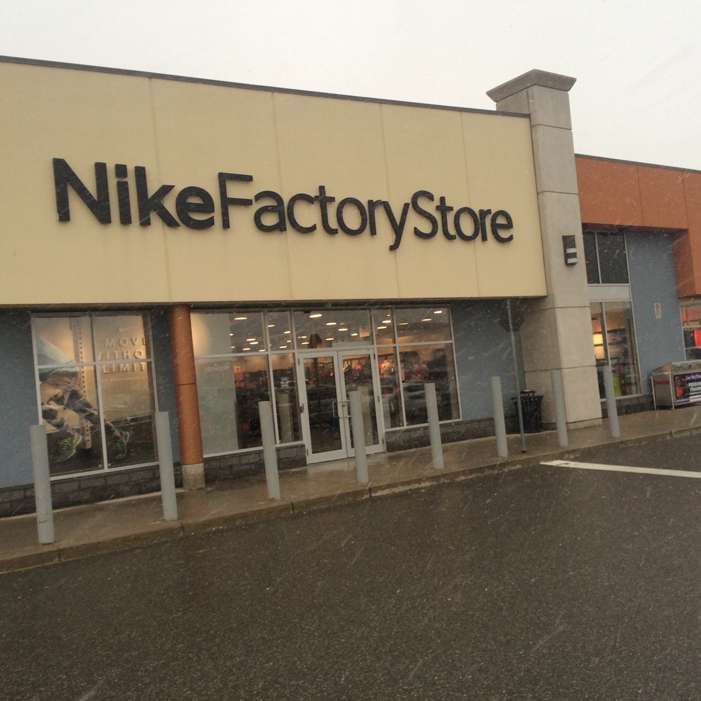 Nike Factory Store, 3509 Wyecroft Rd, Oakville, ON - MapQuest