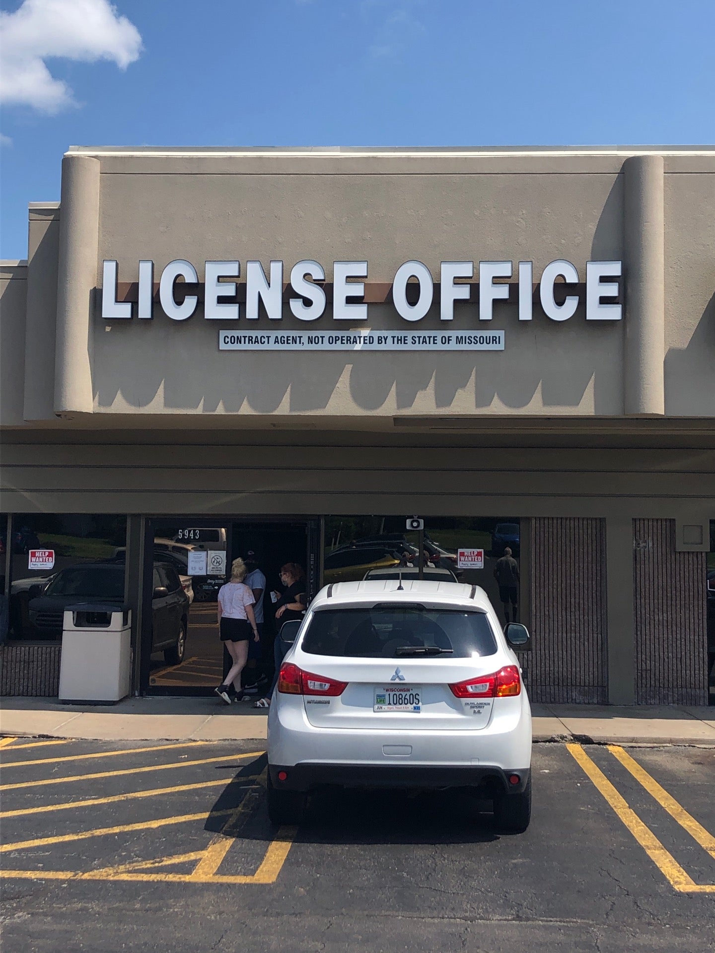 Gladstone License Office, N Antioch Rd, Gladstone, MO, Government
