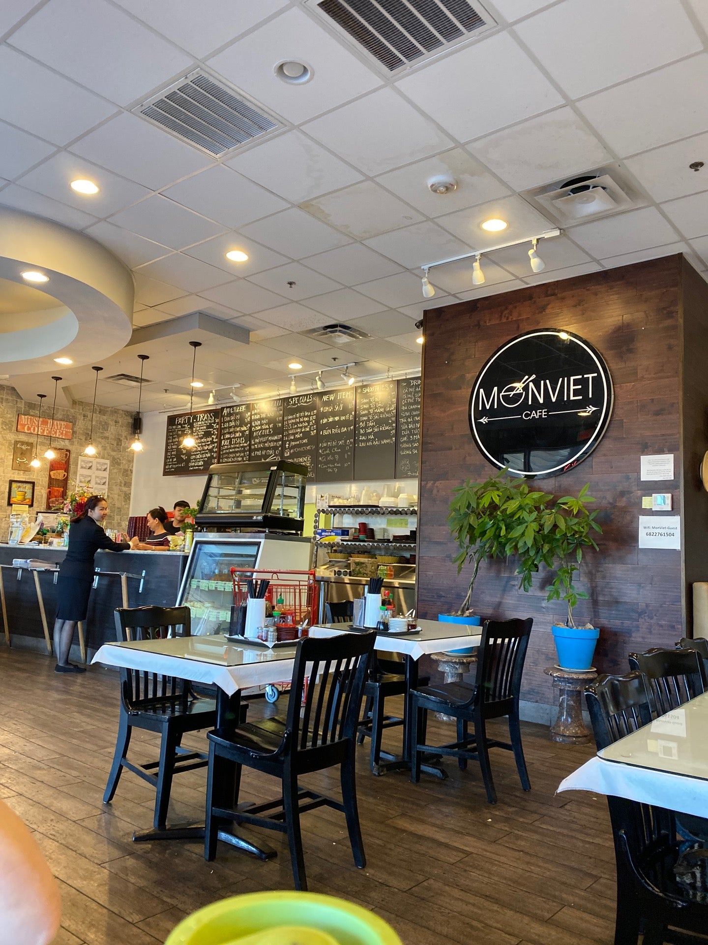 Mon Viet Cafe, 1818 E Pioneer Pkwy, Arlington, TX, Cafes - MapQuest