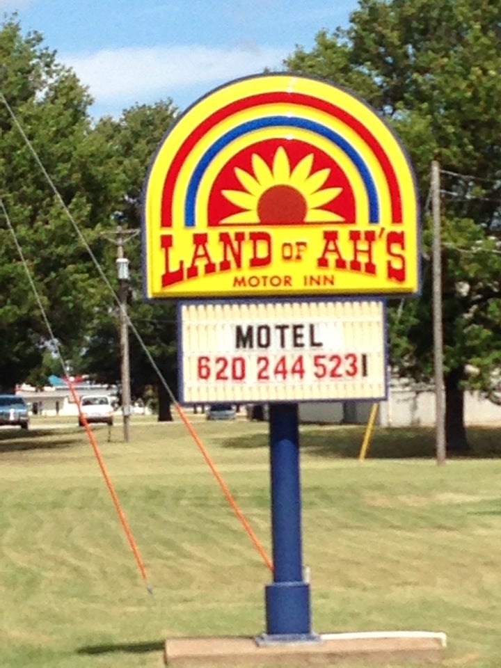 Land of Ah's Motor Inn, 700 W Canville St, Erie, KS, Hotels & Motels