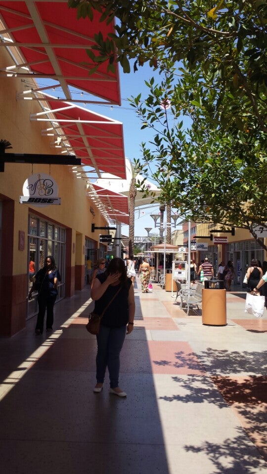 North or South - Review of Las Vegas North Premium Outlets, Las