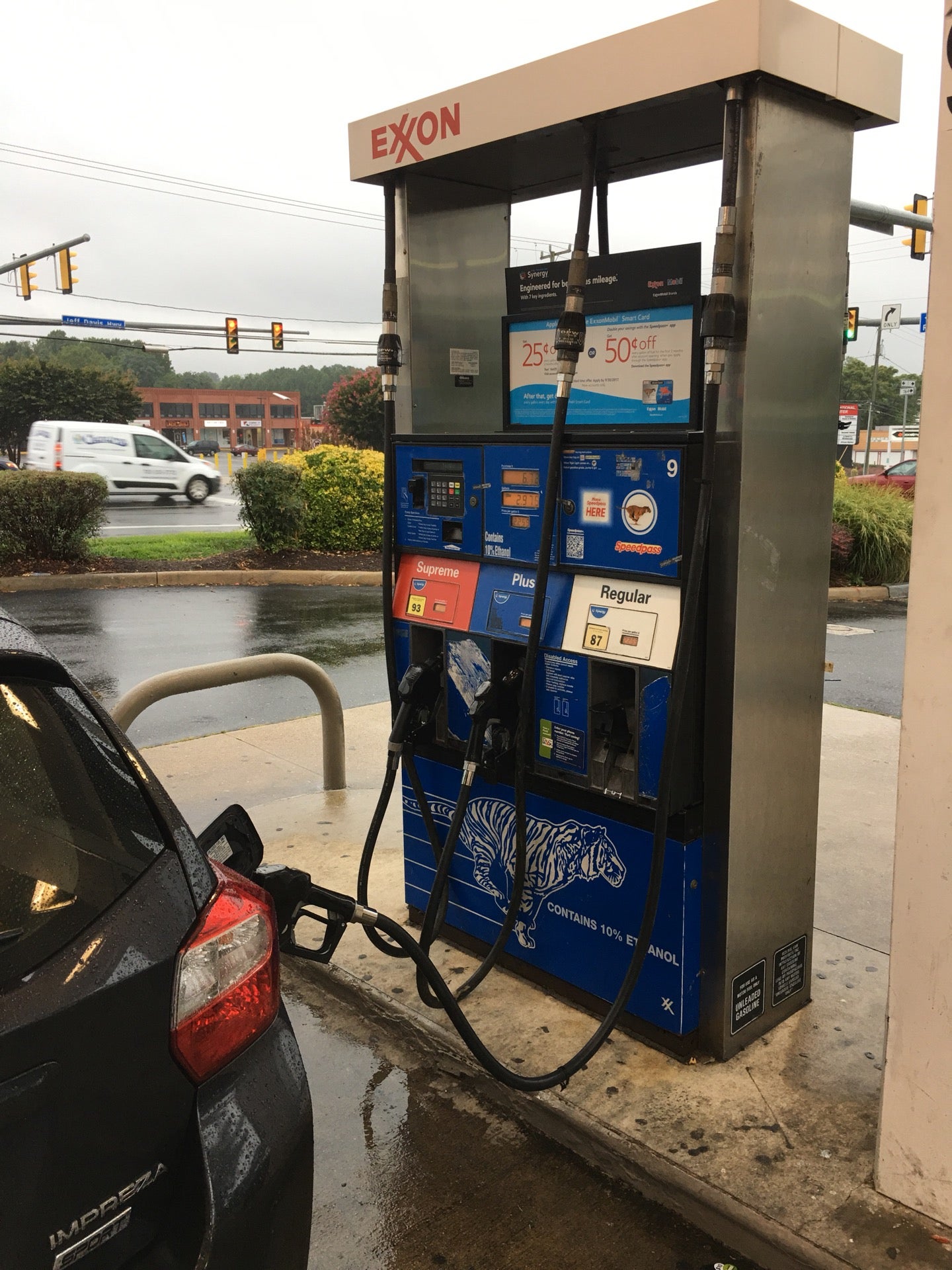 Exxon Gas Stations - z8e73bd