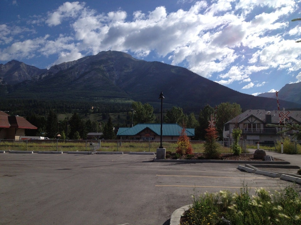 Canmore Crossing Stalwart