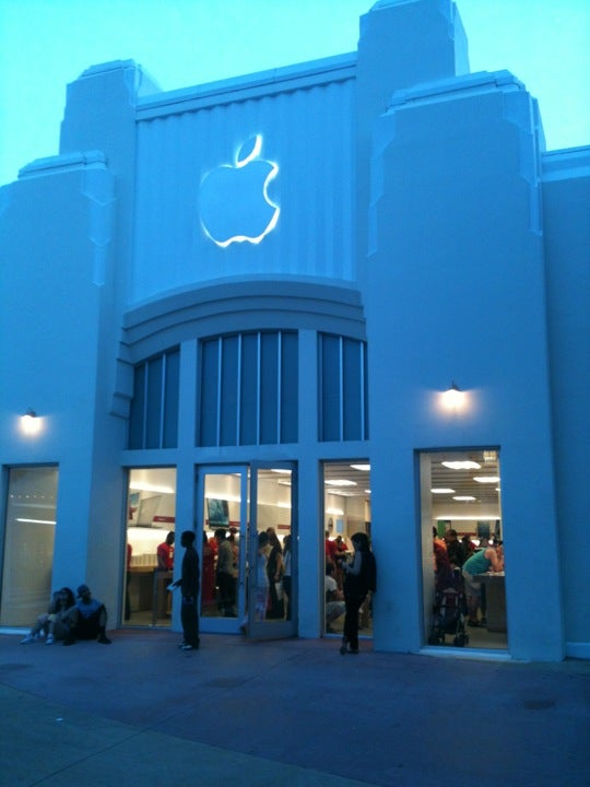 Apple Store, Lincoln Road Miami Beach, FL USA  Apple store, South beach  miami, Lincoln road