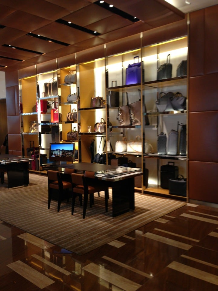 Louis Vuitton Toronto Bloor Street, 150 Bloor Street West, Toronto, ON,  Clothing Retail - MapQuest