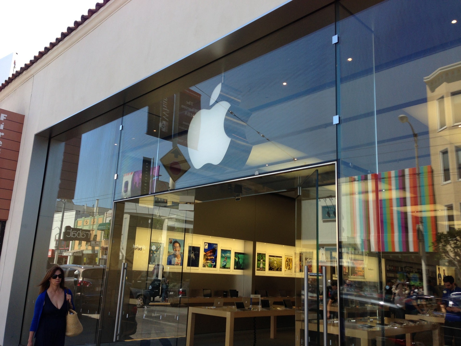 Chestnut Street - Apple Store - Apple