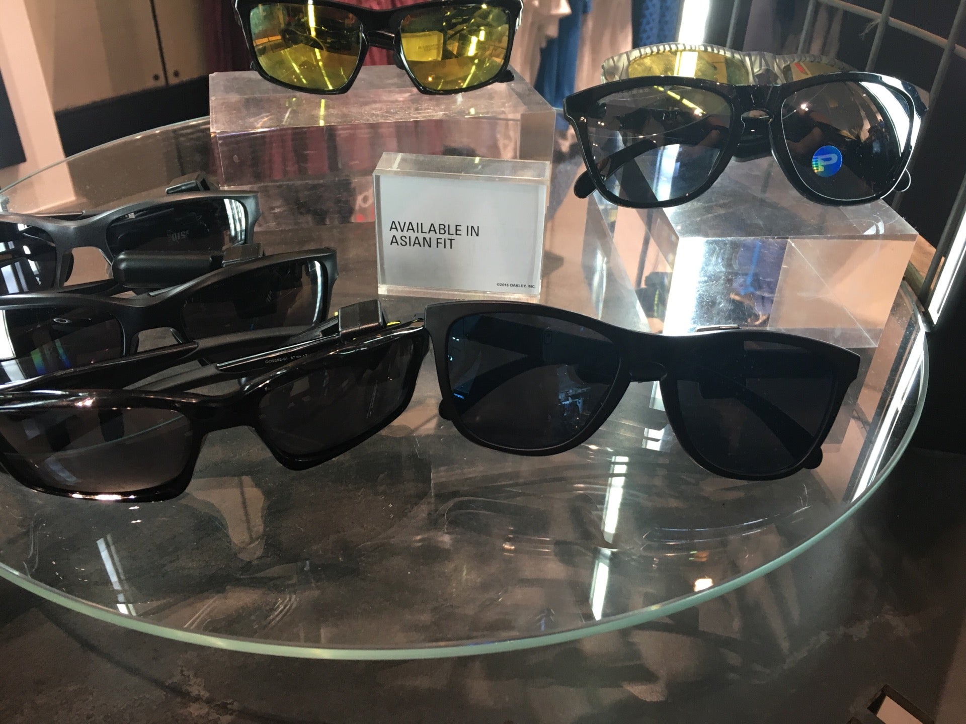 Oakley, 1450 Ala Moana Blvd, Honolulu, HI, Clothing Retail - MapQuest