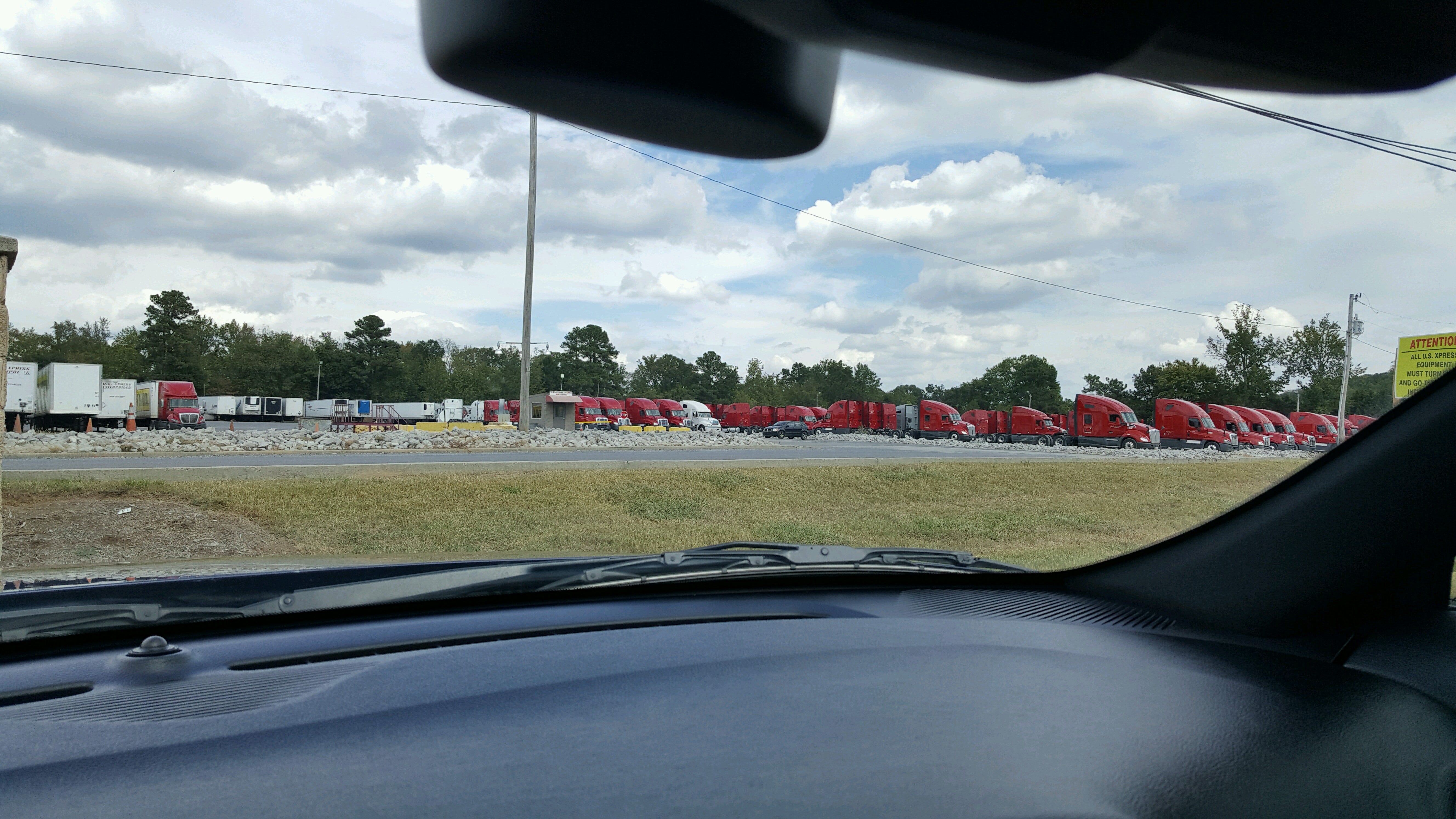 US Xpress Inc, 1535 New Hope Church Rd, Tunnel Hill, GA, Moving